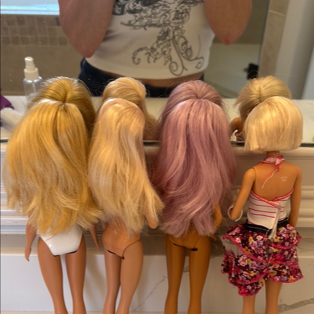 Set of Four Barbie Dolls with Blonde and Pink Hair - Picture 5 of 5